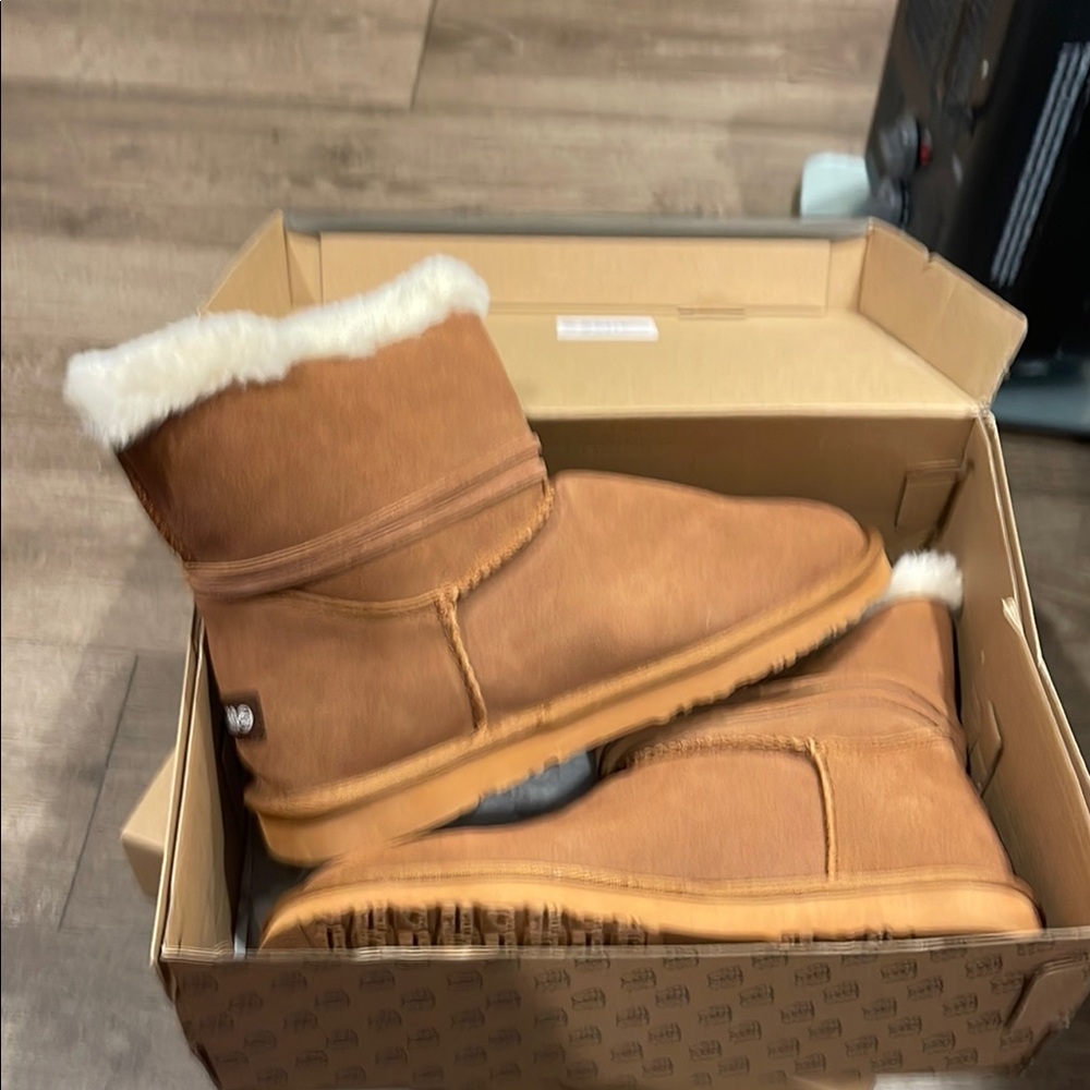 Lamo Tan Winter Boots with Cream Fur